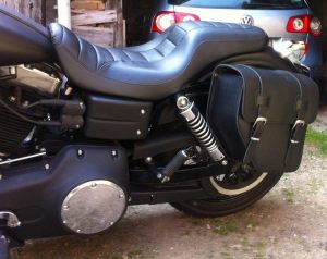 Sacoche Myleatherbikes Harley Dyna Street Bob_173
